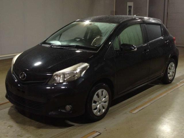 TOYOTA VITZ — фото