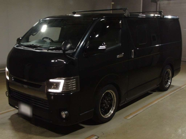TOYOTA HIACE — фото