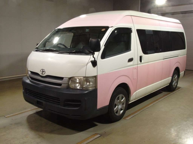 TOYOTA HIACE — фото