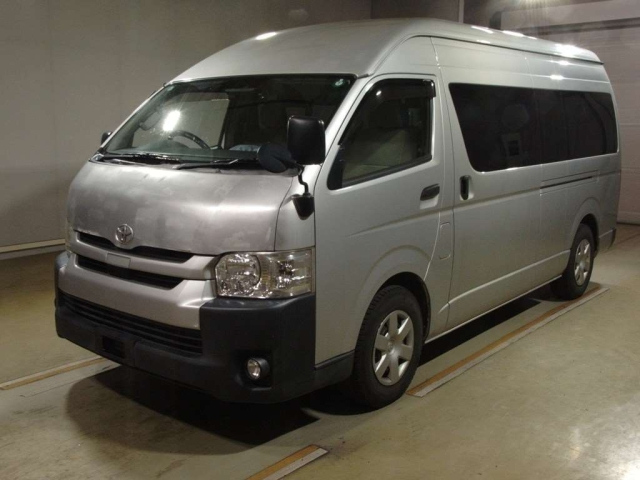 TOYOTA HIACE — фото