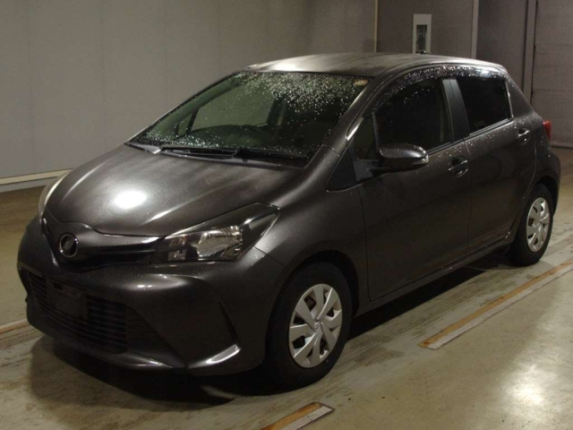 TOYOTA VITZ — фото