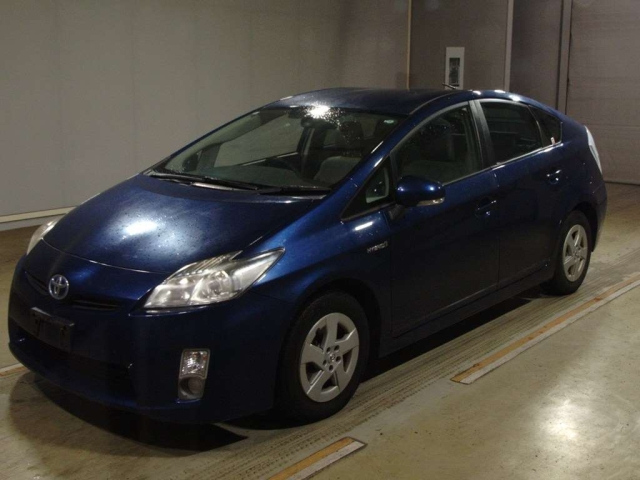 TOYOTA PRIUS — фото