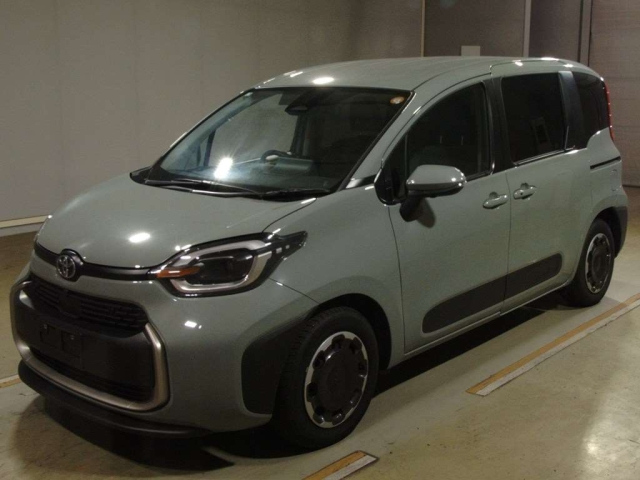 TOYOTA SIENTA — фото