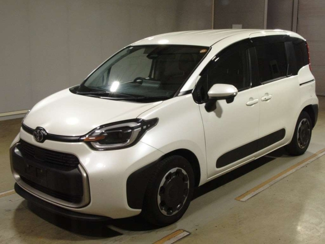TOYOTA SIENTA — фото