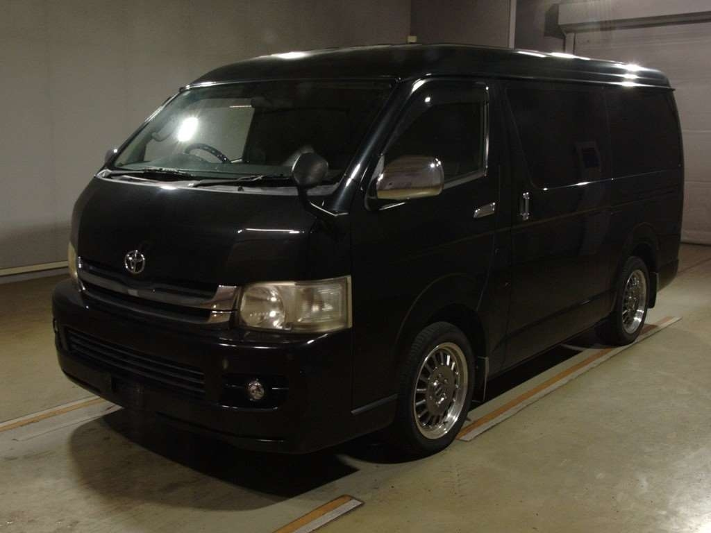TOYOTA HIACE VAN