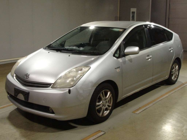 TOYOTA PRIUS — фото
