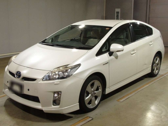 TOYOTA PRIUS — фото