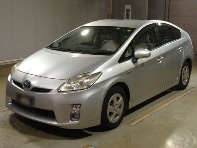 TOYOTA PRIUS — фото