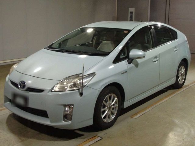 TOYOTA PRIUS — фото