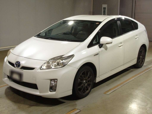 TOYOTA PRIUS — фото
