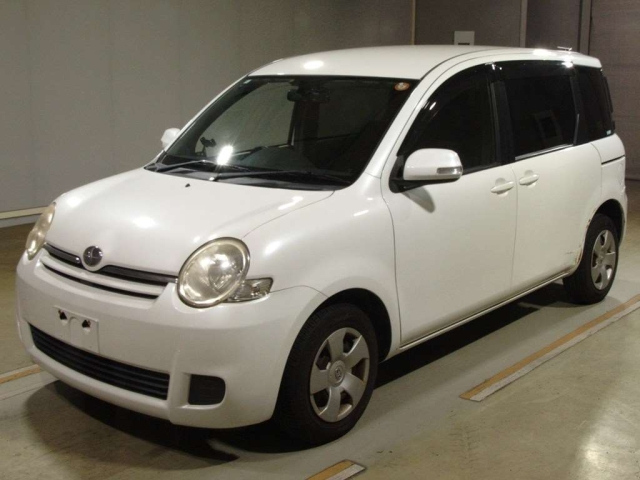 TOYOTA SIENTA — фото