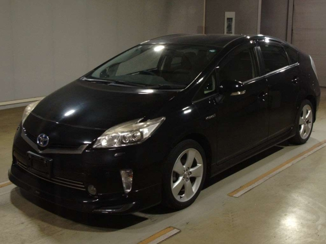 TOYOTA PRIUS — фото