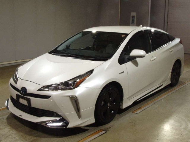 TOYOTA PRIUS — фото