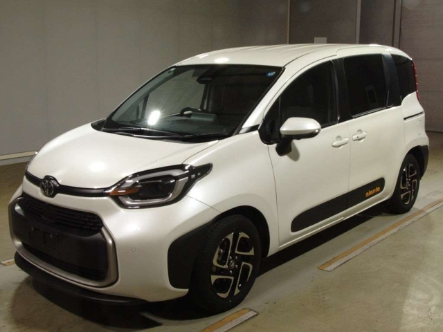 TOYOTA SIENTA — фото