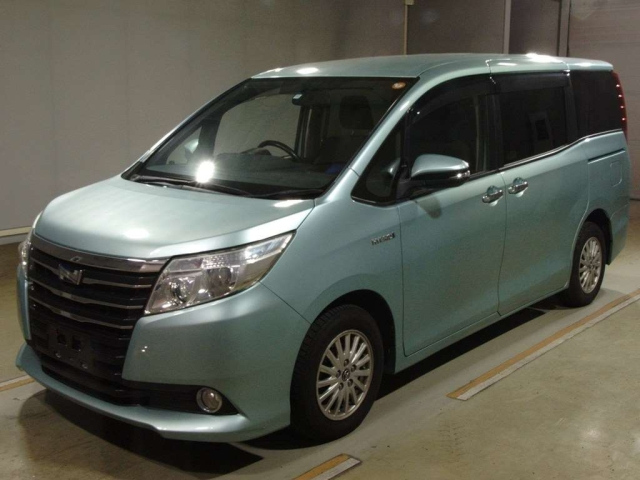 TOYOTA NOAH — фото