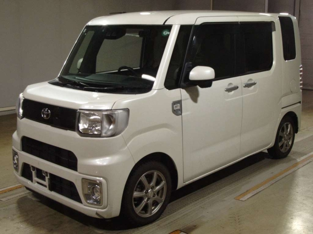 TOYOTA PIXIS — фото
