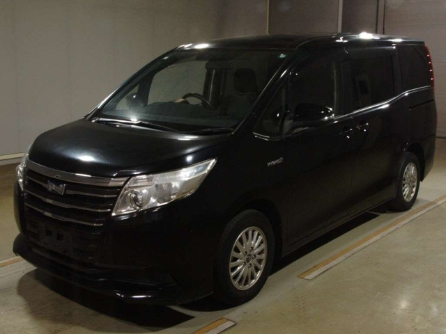 TOYOTA NOAH — фото