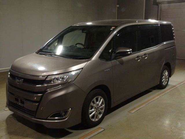 TOYOTA NOAH — фото