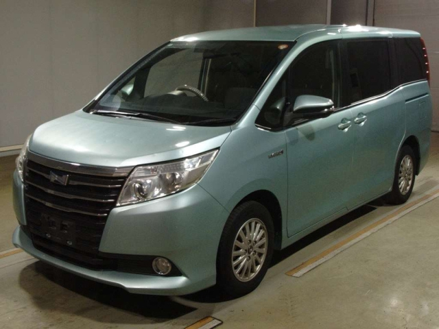 TOYOTA NOAH — фото