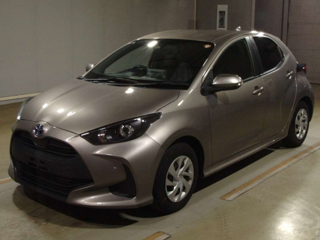 TOYOTA YARIS — фото