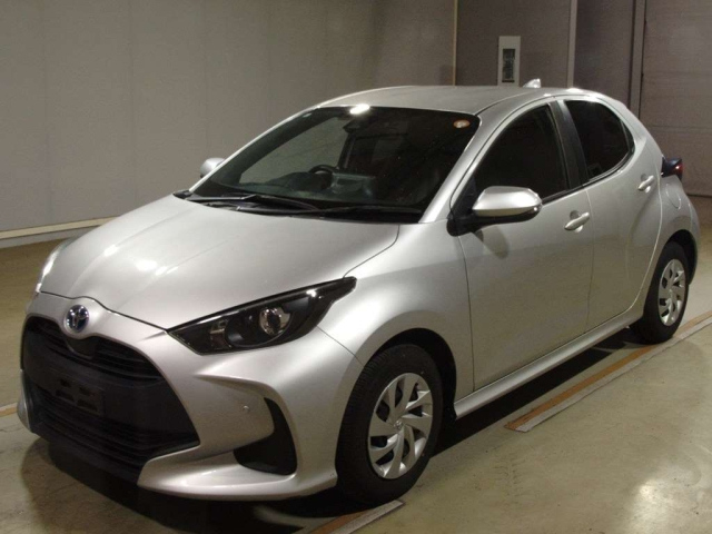 TOYOTA YARIS — фото