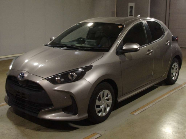TOYOTA YARIS — фото