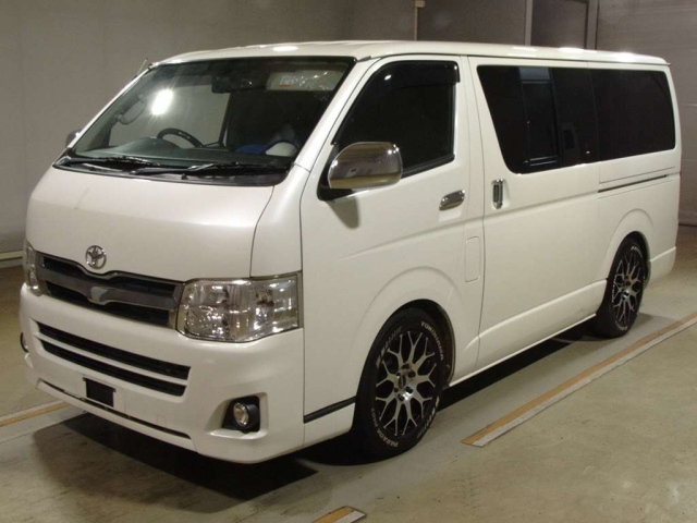 TOYOTA HIACE — фото