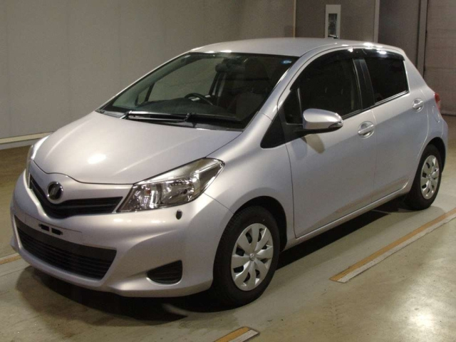 TOYOTA VITZ — фото