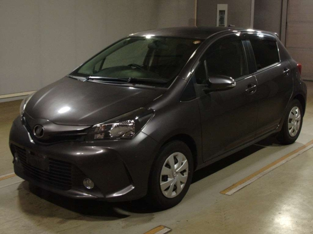 TOYOTA VITZ — фото