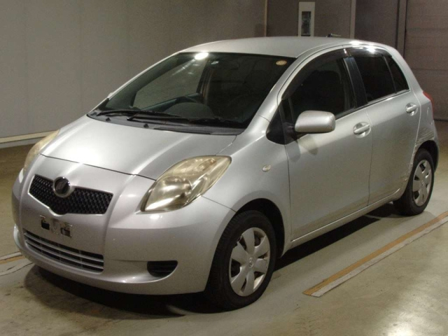 TOYOTA VITZ — фото