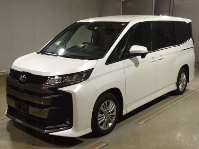 TOYOTA NOAH — фото