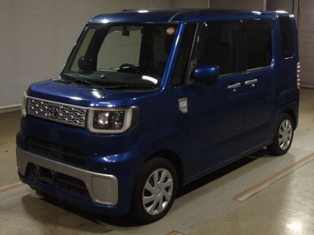 TOYOTA PIXIS — фото