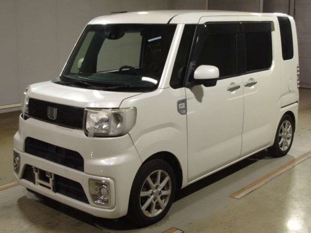 DAIHATSU WAKE — фото