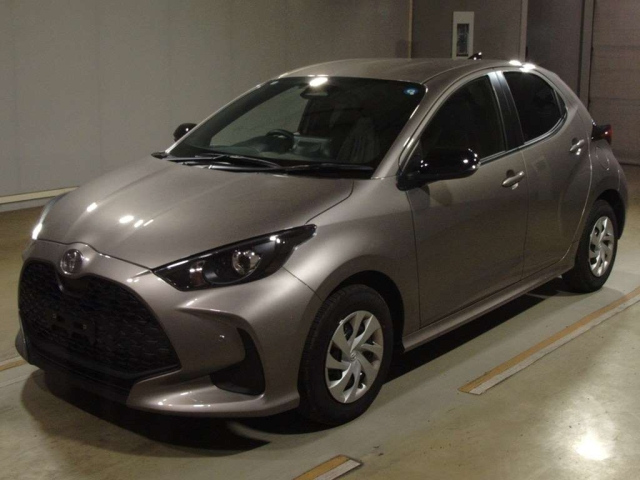 TOYOTA YARIS — фото