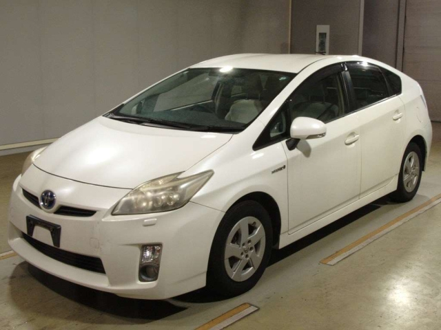 TOYOTA PRIUS — фото