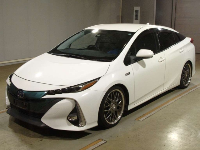 TOYOTA PRIUS — фото