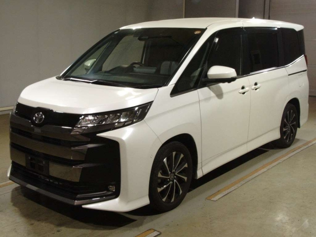 TOYOTA NOAH — фото