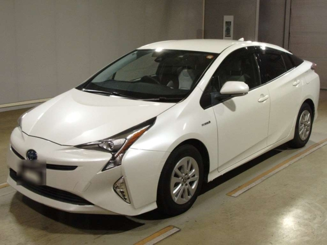 TOYOTA PRIUS — фото