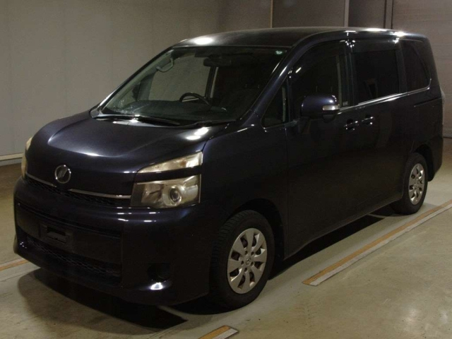 TOYOTA VOXY — фото