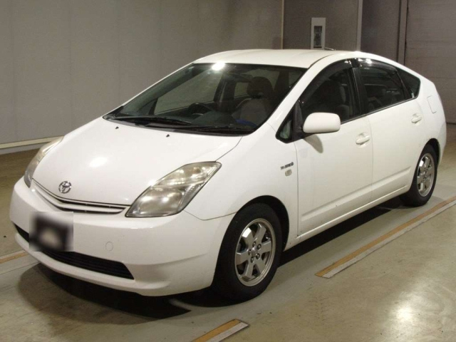 TOYOTA PRIUS — фото