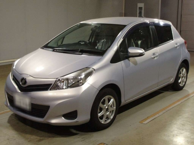 TOYOTA VITZ — фото