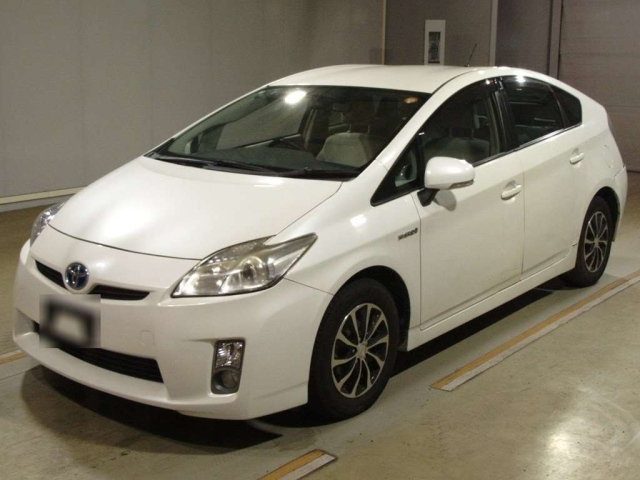 TOYOTA PRIUS — фото