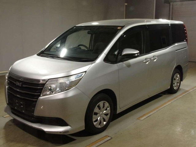 TOYOTA NOAH — фото