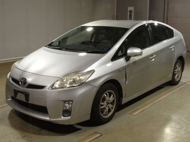 TOYOTA PRIUS — фото