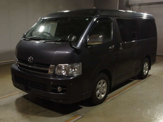 TOYOTA HIACE — фото