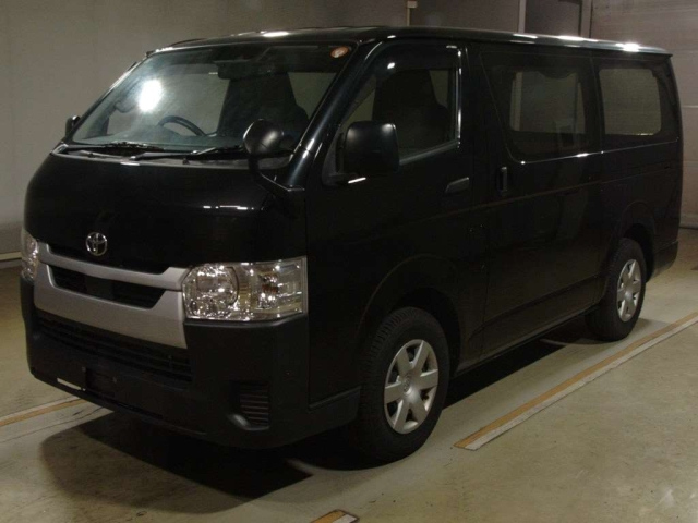 TOYOTA HIACE — фото
