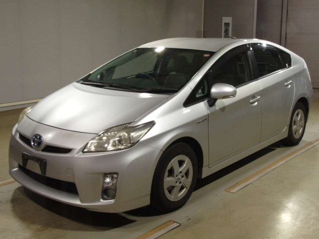 TOYOTA PRIUS — фото