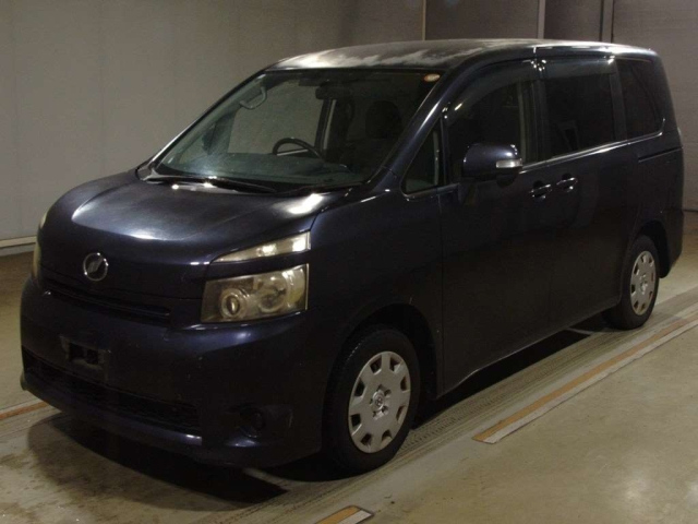 TOYOTA VOXY — фото