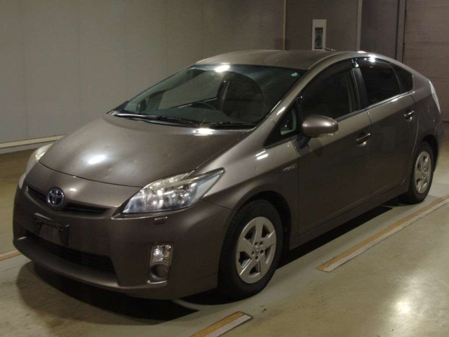 TOYOTA PRIUS — фото