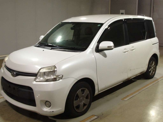 TOYOTA SIENTA — фото